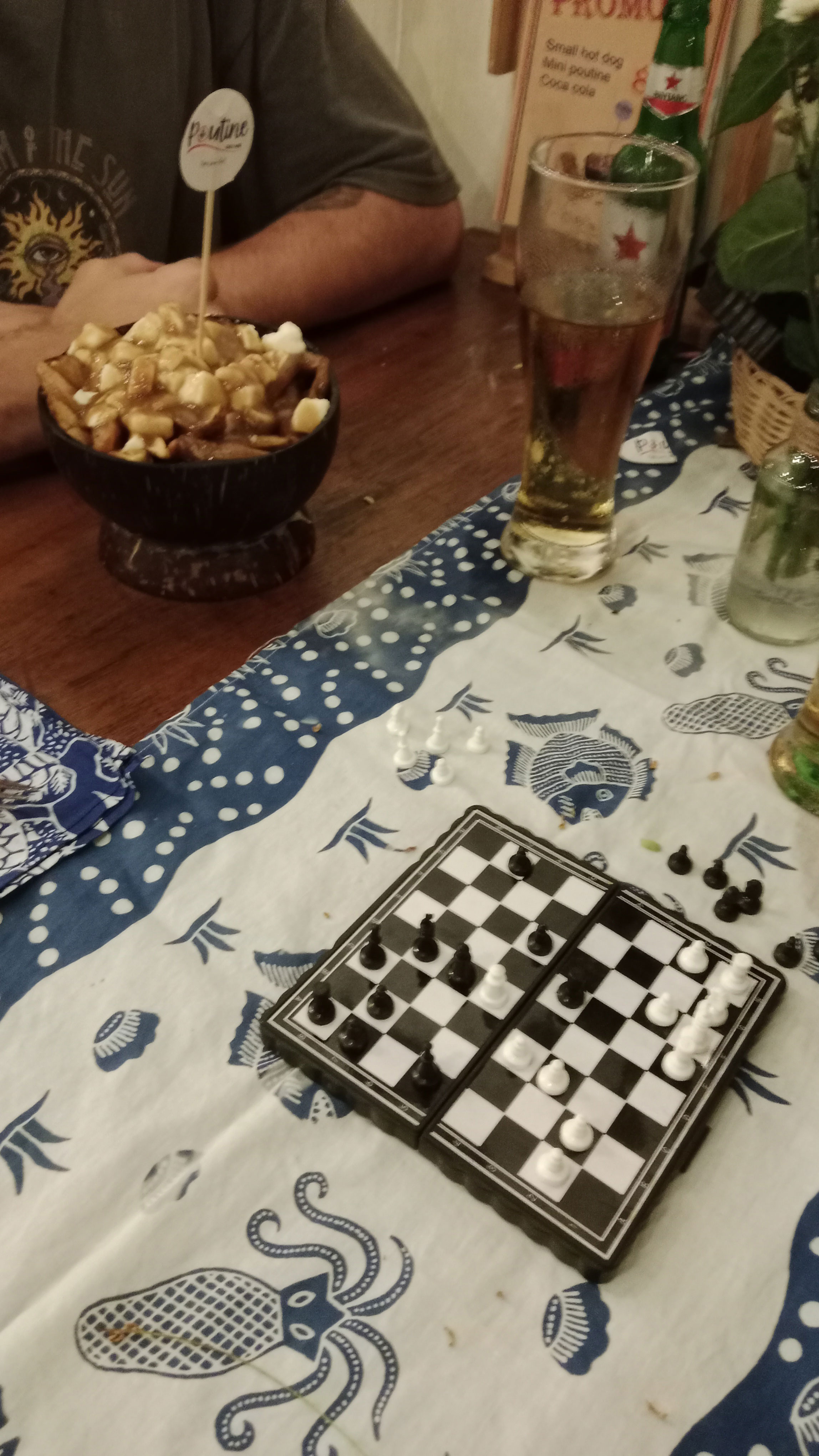 Poutine Gili Air - Play game and relax