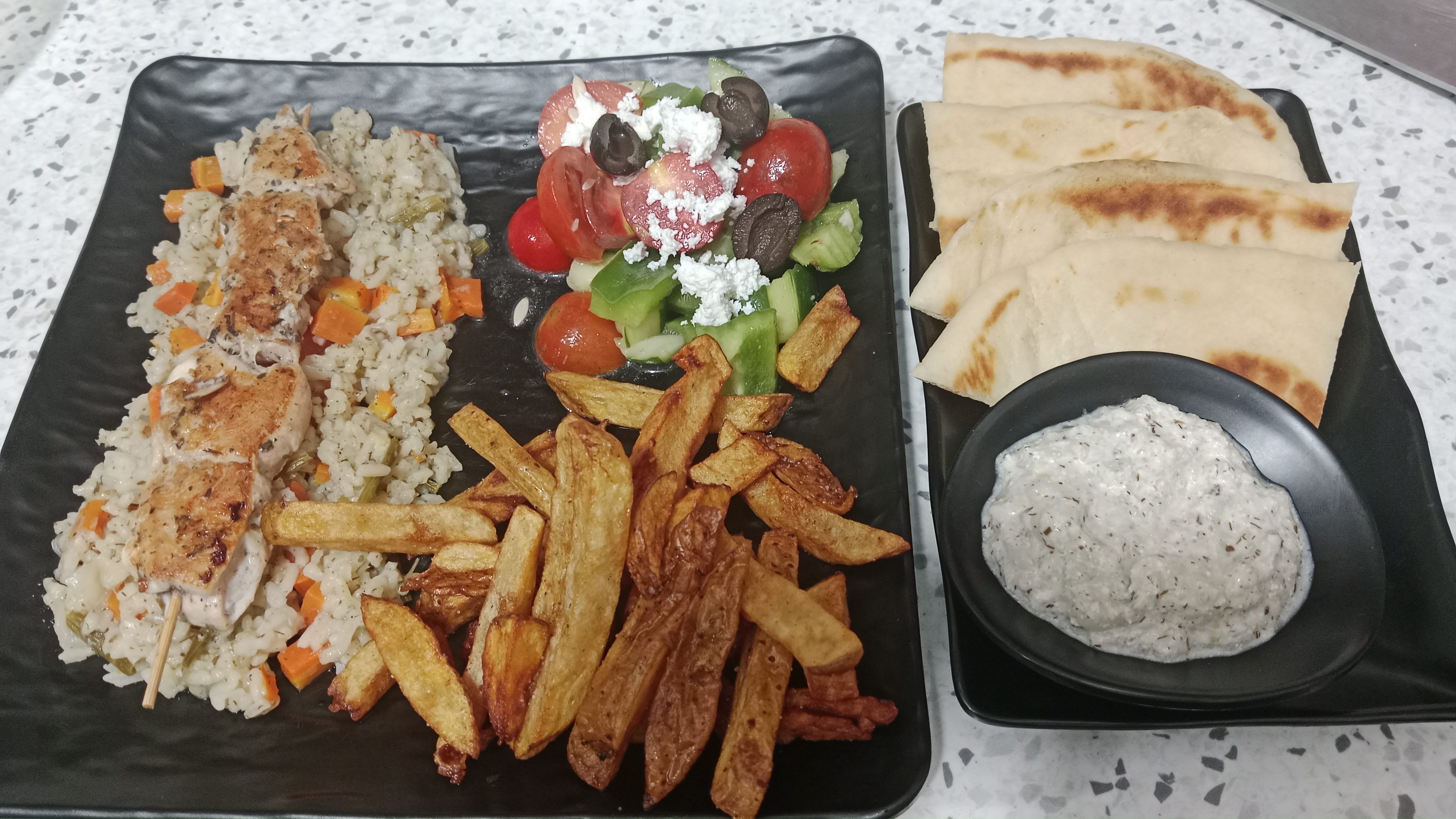 Poutine Gili Air - Greek platter