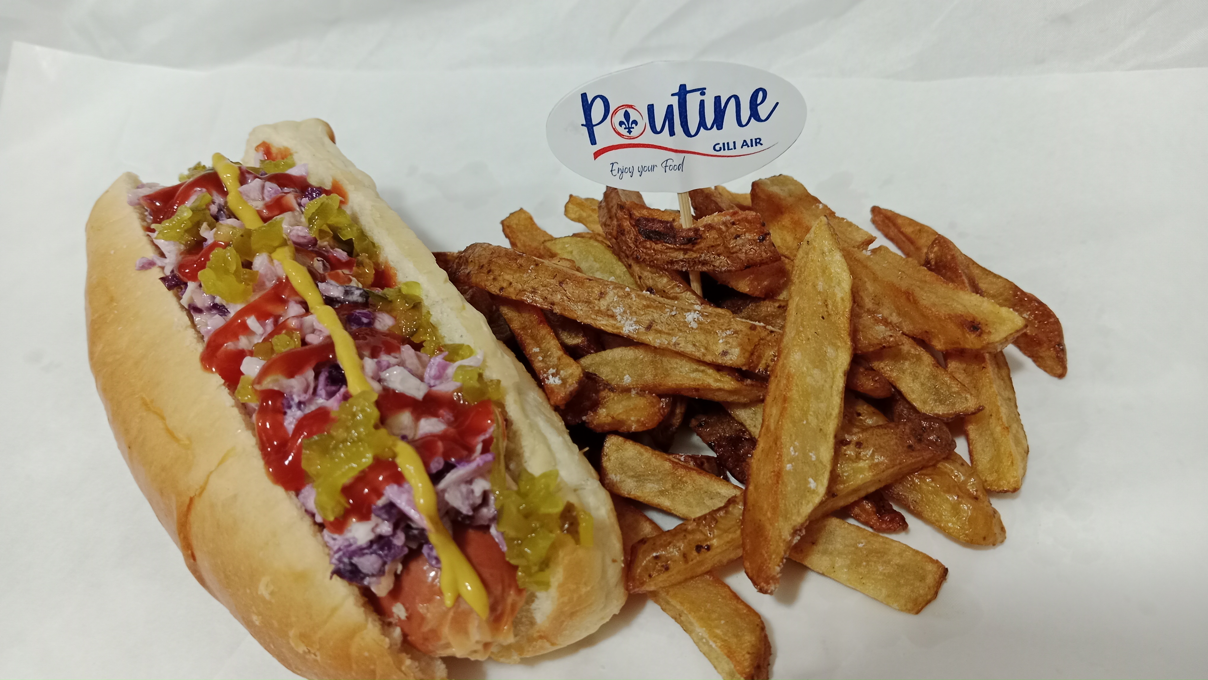 Poutine Gili Air - Giant Hot-dog & Fries