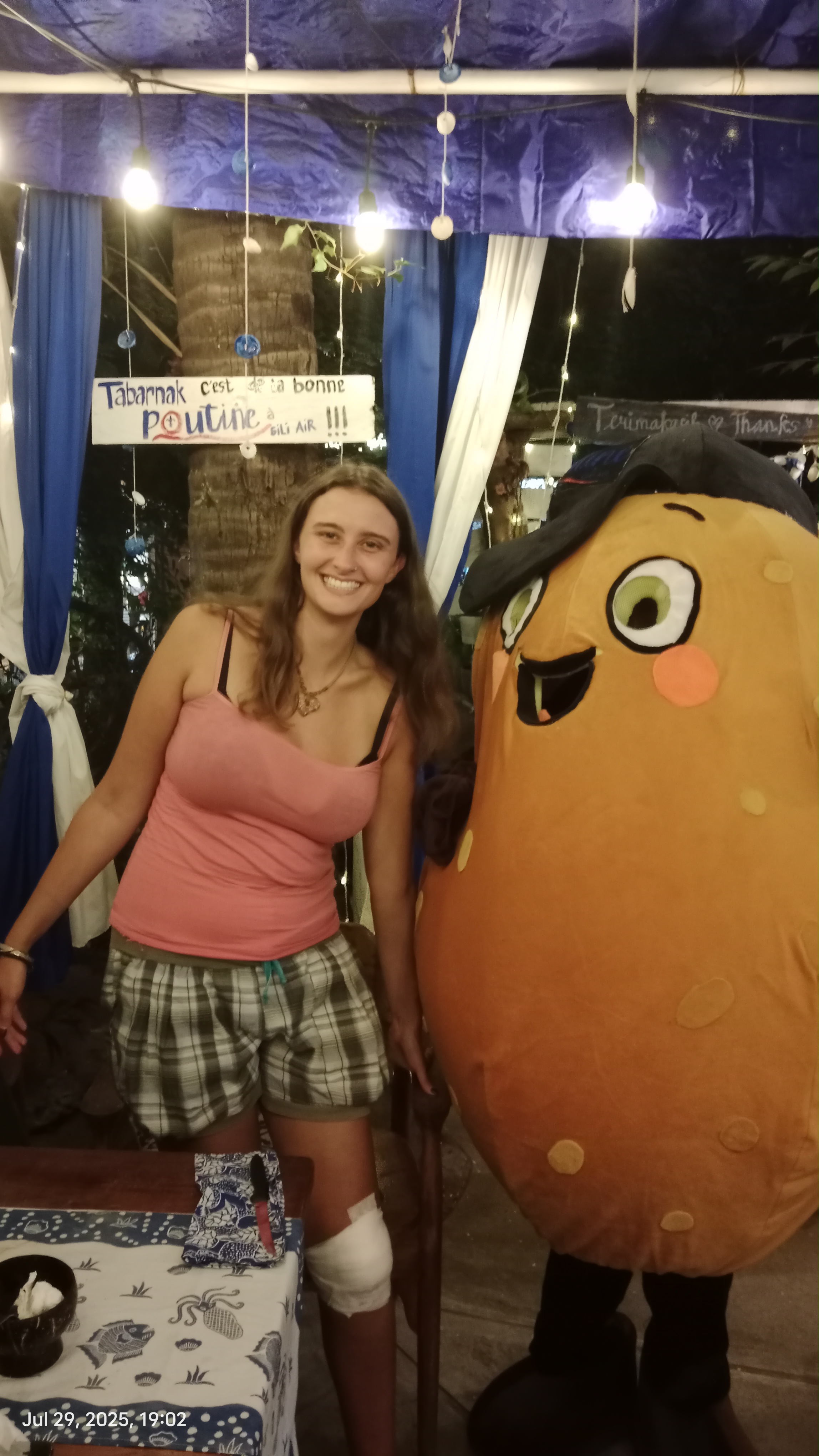 Poutine Gili Air - Meet Pom-Pom