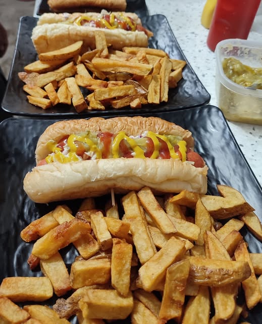 Poutine Gili Air - Giant Hot-dog & Fries