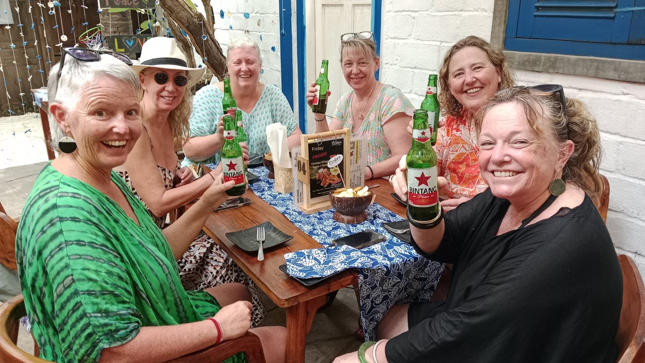 Guests eating together at Poutine Gili Air